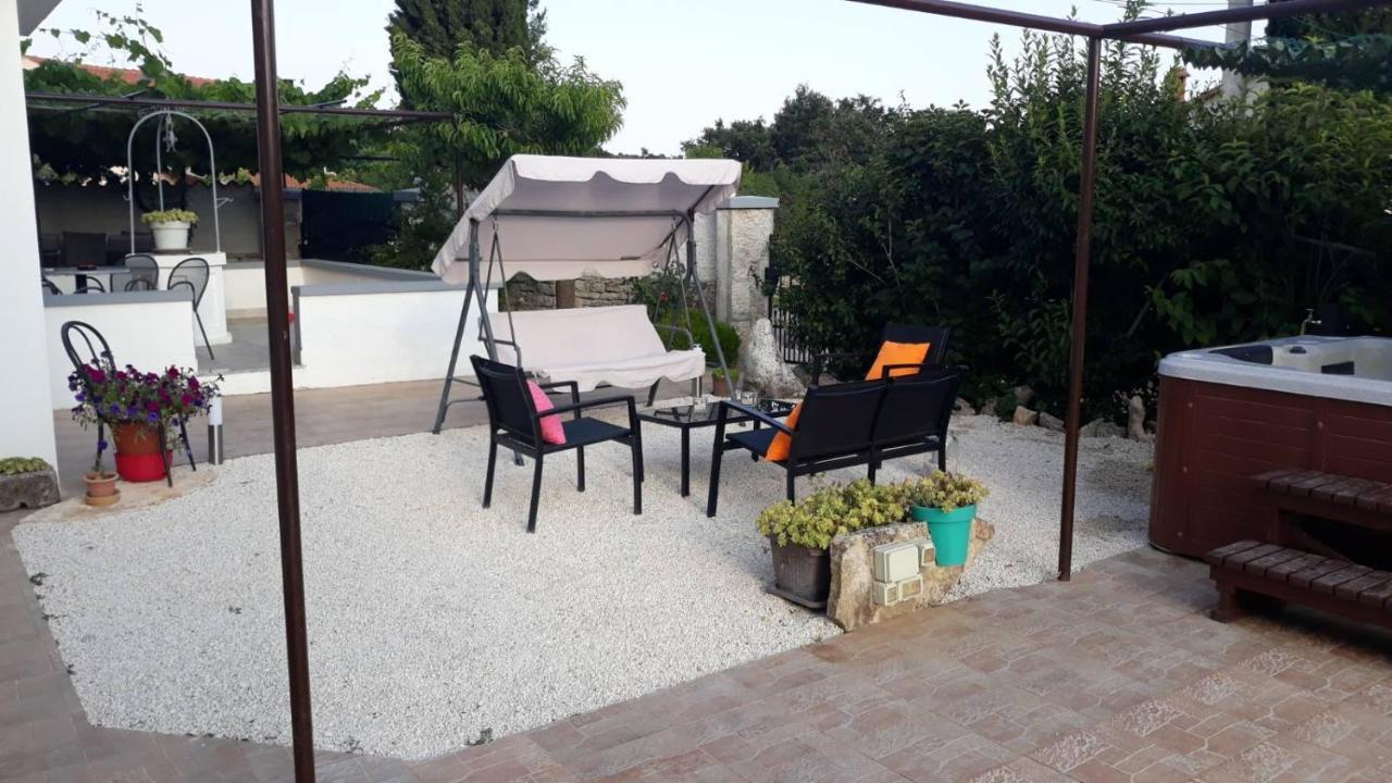 Holiday Home Dioniza Воднян Екстер'єр фото
